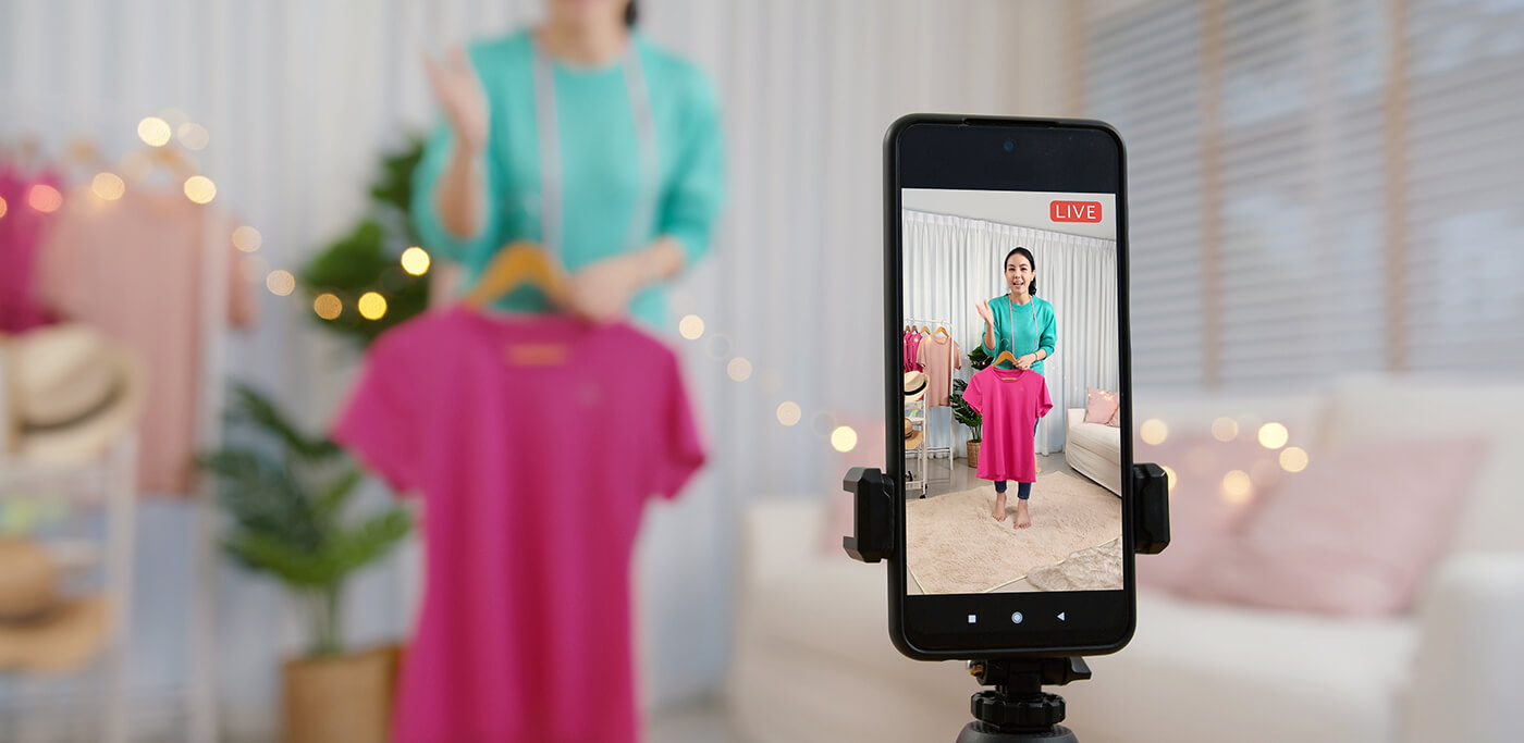 Live social media broadcast