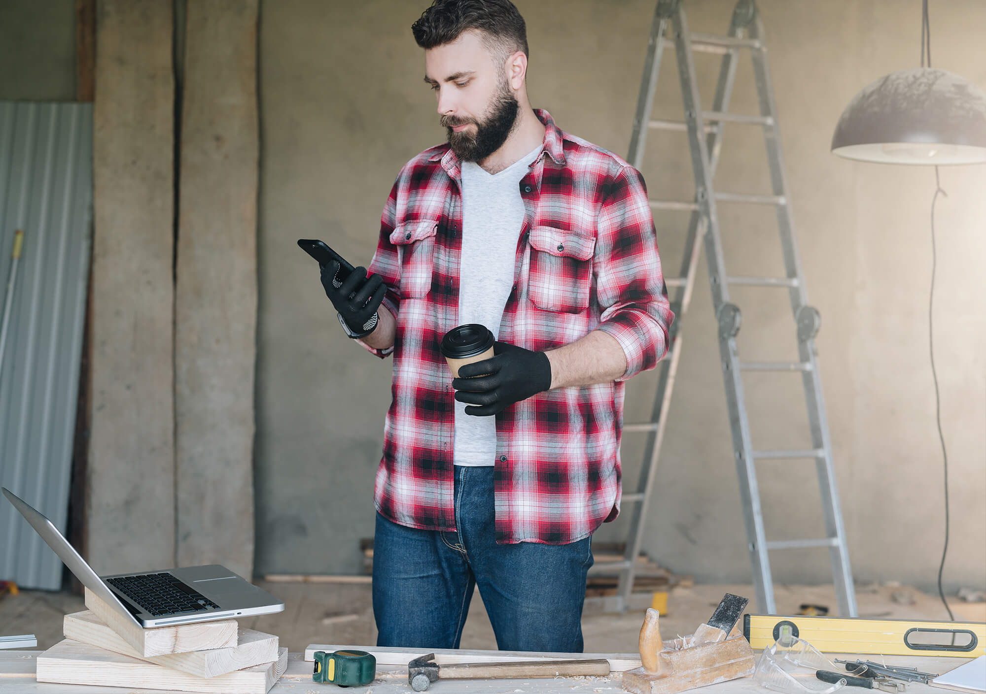 Joiner receiving a text message