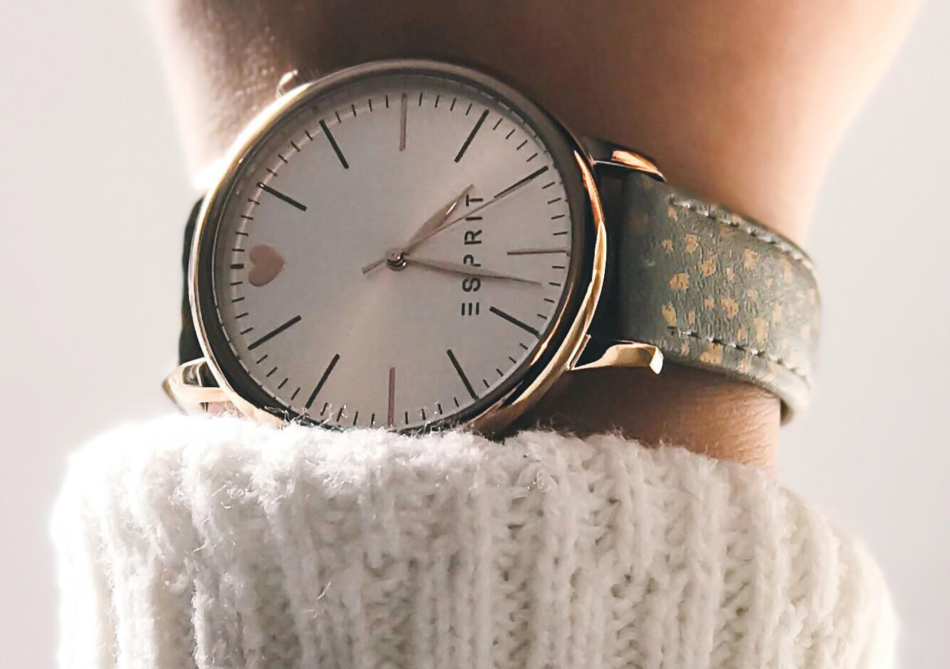 Women's watch in grey